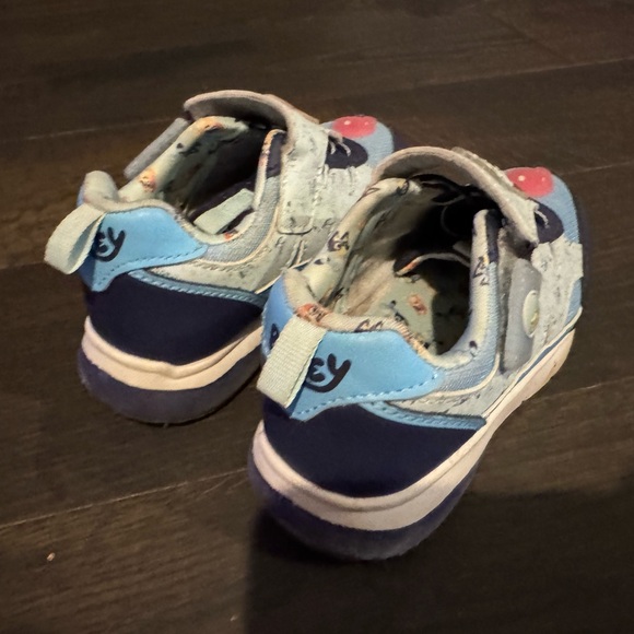 Kids Bluey Light-up Shoes - Picture 4 of 5
